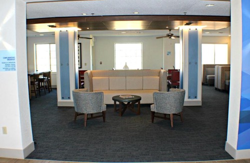 Plainview Hotel | Holiday Inn Express & Suites Plainview by IHG