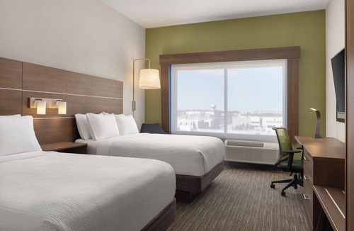 Aurora Hotel | Holiday Inn Express & Suites Aurora by IHG