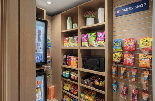 Vaughan Hotel | Holiday Inn Express & Suites Vaughan-Southwest by IHG