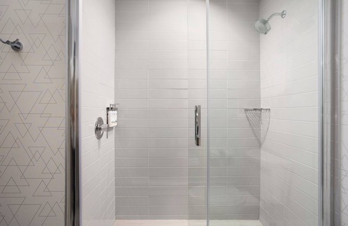 Vaughan Hotel | Holiday Inn Express & Suites Vaughan-Southwest by IHG
