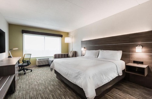 Welland Hotel | Holiday Inn Express & Suites - Welland