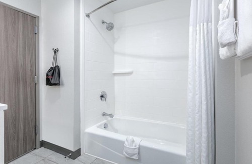 Plano Hotel | Holiday Inn Express & Suites Dallas - Plano North by IHG