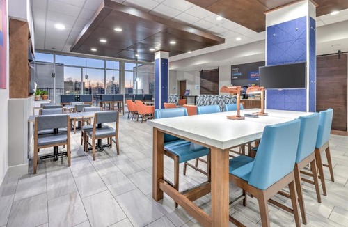 Moore Hotel | Holiday Inn Express & Suites Moore by IHG