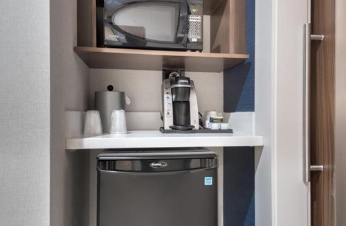 Dallas Hotel | Holiday Inn Express & Suites Dallas North - Addison by IHG