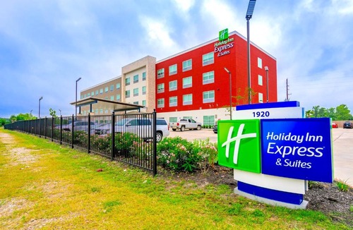 Aldine Hotel | Holiday Inn Express & Suites - Houston IAH - Beltway 8 by IHG