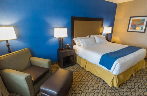 Thunder Bay Hotel | Holiday Inn Express Thunder Bay by IHG