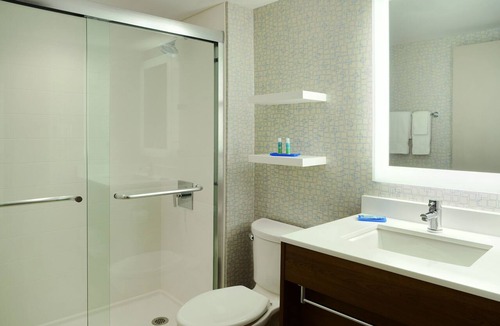 Old Town Hotel | Holiday Inn Express Toronto - Downtown by IHG