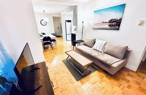 Viauville Apartment | Homa 3 Bright Apt Workspace & AC