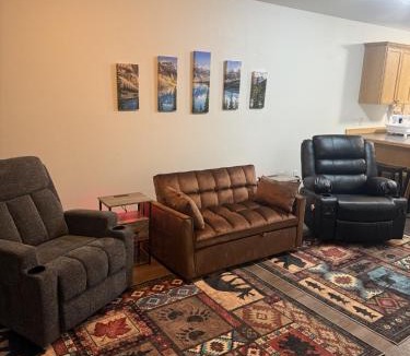 Wasilla House | Home away from home 3 bedrooms 1.5 bath, 1 car garage