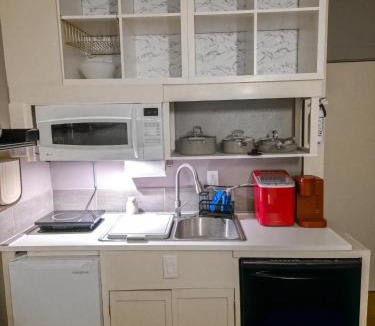 Centennial House | Home Away From Home! Beautiful Private Guest House
