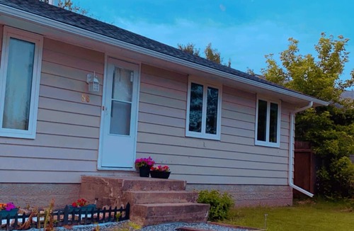 Thompson House | Home in Thompson-Best for Families and Contractors