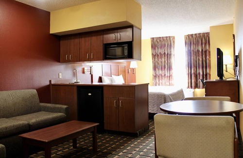 Longview Hotel | HomeTown Inn & Suites