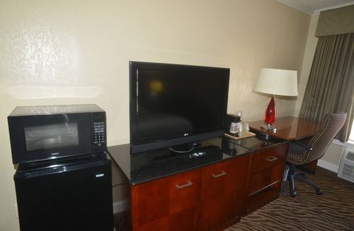 Tulsa Hotel | Hometown Inn & Suites