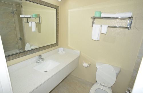 Tulsa Hotel | Hometown Inn & Suites