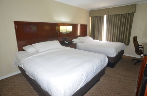 Tulsa Hotel | Hometown Inn & Suites