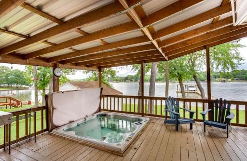 Enchanted Oaks House | Hot Tub & Dock: Lakefront Mabank Home