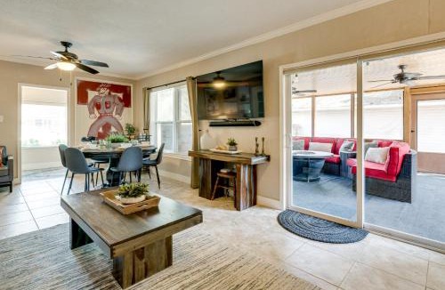 Bryan House | Hot Tub + Outdoor Kitchen: Stylish Home in Bryan