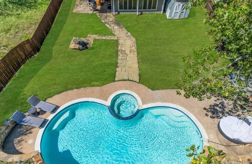 Euless House | Hot Tub Pool LUX Backyard Mountain Theme Large Living Room