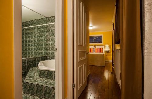 Quartier des Spectacles Hotel | Hotel Chateau de l'Argoat