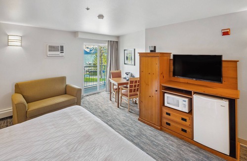 Seward Hotel | Hotel Edgewater