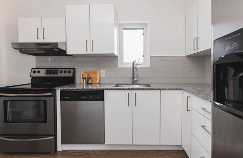 Sarnia House | House on Bright/Spacious Home for Families/Sleeps 8