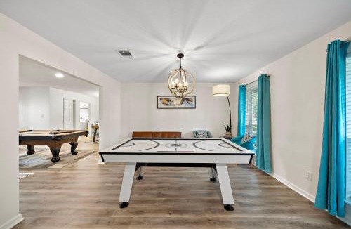 Ponderosa Forest House | Houston Stay Game Room BBQ Yard Sleeps 16