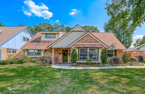 Spring Branch West Villa | Houston’s 4BR and 2B with Pool