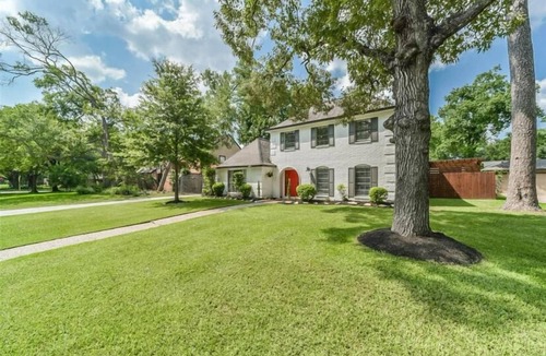 Barker House | Houston’s poolside vacation home