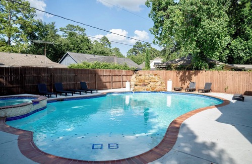 Barker House | Houston’s poolside vacation home