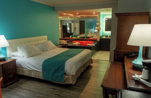 Niagara Falls Hotel | Howard Johnson by Wyndham Niagara Falls