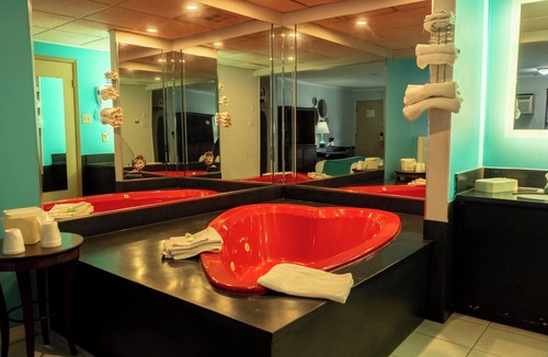 Niagara Falls Hotel | Howard Johnson by Wyndham Niagara Falls