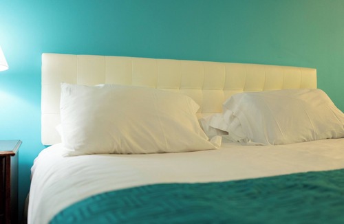 Niagara Falls Hotel | Howard Johnson by Wyndham Niagara Falls