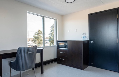 Airport Road Business Centre Hotel | Howard Johnson By Wyndham Brampton