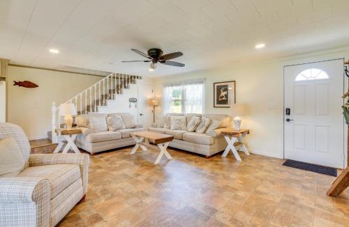 Howe House | Howe Retreat w/Fire Pit + Private Boat Dock!