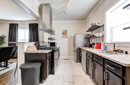 Lincoln Terrace Apartment | Howes Capitol I - Sleek & stylish, walk to OU Med