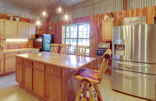 Dennard House | Huge Arkansas Vacation Rental on Working Ranch!