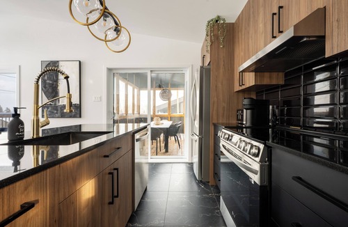 Saint-Gabriel-de-Brandon Cottage | Huge modern chalet with spa and lake access