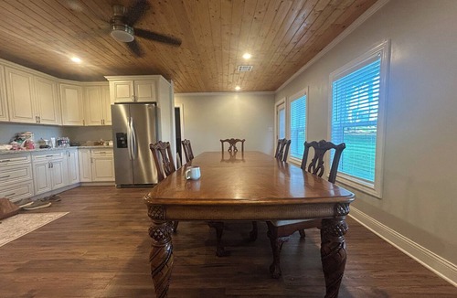 Negreet House | Huge front porch on half acre in Toledo Bend