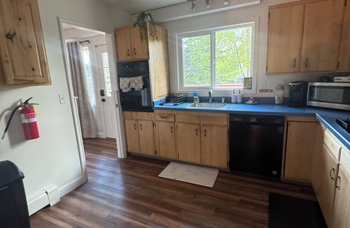 Turnagain House | Huge house w/5 Bedrooms with large Deck in Anchorage by Airport!