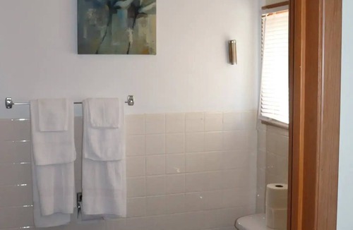 Port Stanton Cottage | Huge lakefront room, pool, hottub, sauna #10