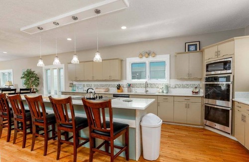 Golden Mile House | Huge oceanfront pet friendly home with large yard