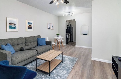 Triangle State Apartment | Hyde Park Escape