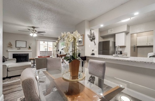 Irving Apartment | I009–World Cup Stay - 18 min to AT&T - Sleeps 3 - Public Transit