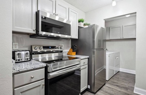 Irving Apartment | I012–World Cup Stay- 18 min to AT&T - Sleeps 4 - Public Transit