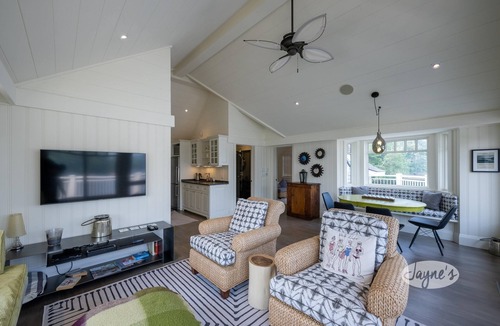 Seguin Cottage | Immaculate, Resort-Like Property on Lake Rosseau!