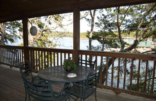 Mount Ida House | Impressive Log Cabin with Hot-tub, Fire Pit and Swimming Pool in Mount Ida, Arkansas