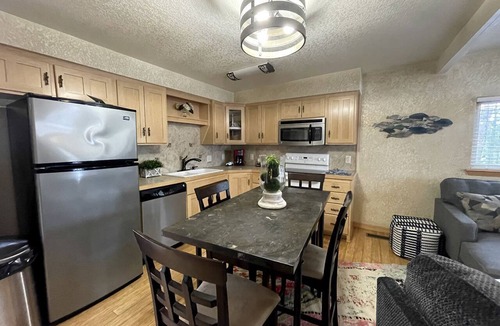 Mount Ida Cottage | Incredible Cottage with Swimming Pool and Hot-tub on Lake Ouachita, Arkansas