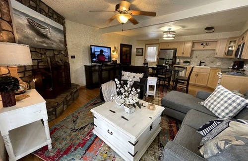 Mount Ida Cottage | Incredible Cottage with Swimming Pool and Hot-tub on Lake Ouachita, Arkansas