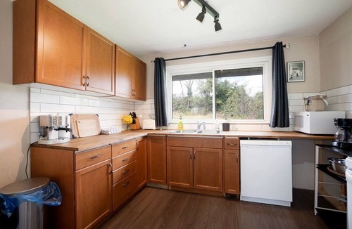 Gravenhurst House | Incredible Multi-Unit Retreat for Large Groups with Amazing Resort-Style Amenities near Gravenhurst, Ontario