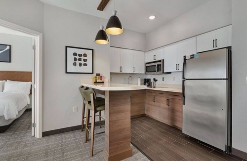 Longview Condo | Indoor Pool. Free Breakfast. Great for Small Groups!